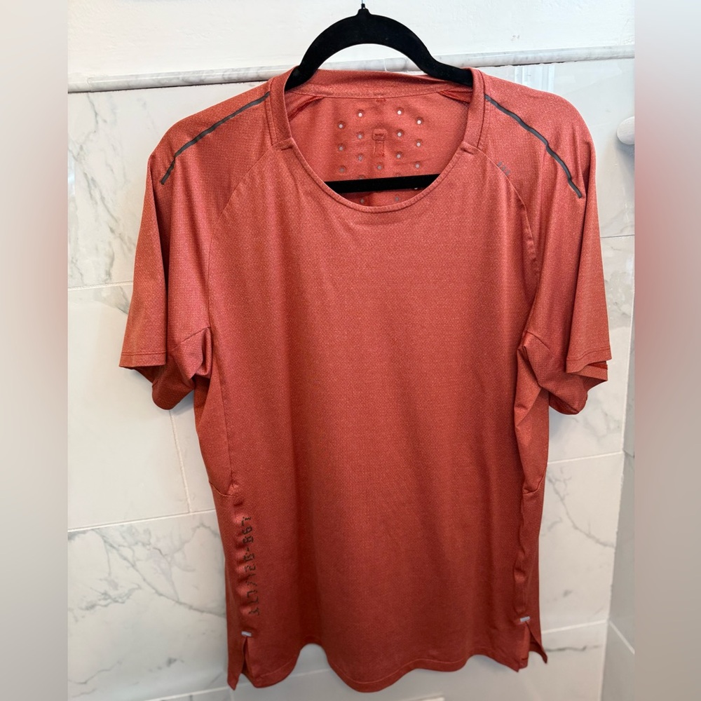 License to train lululemon men’s shirt